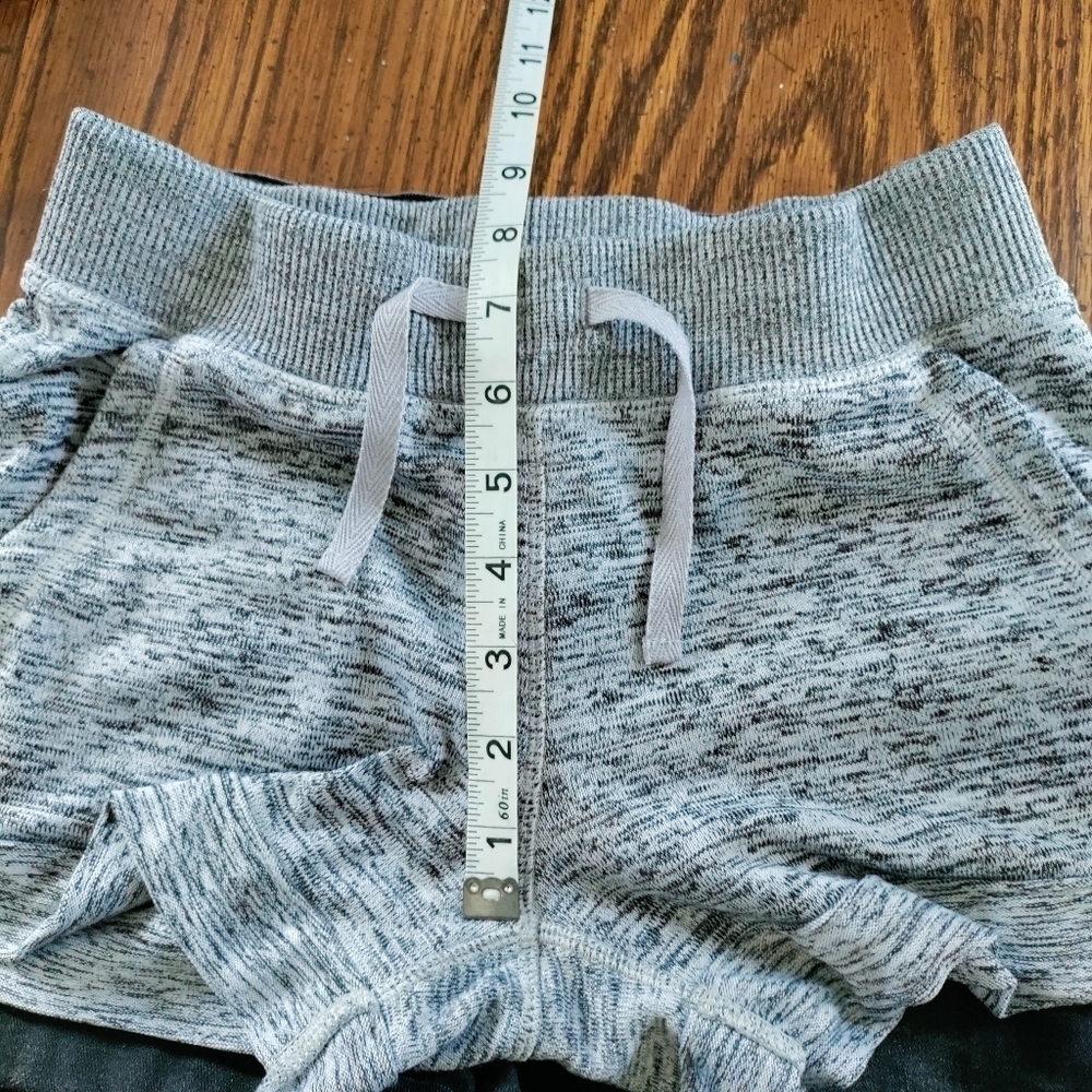 Drawstring shorts with pockets - Picture 3 of 6